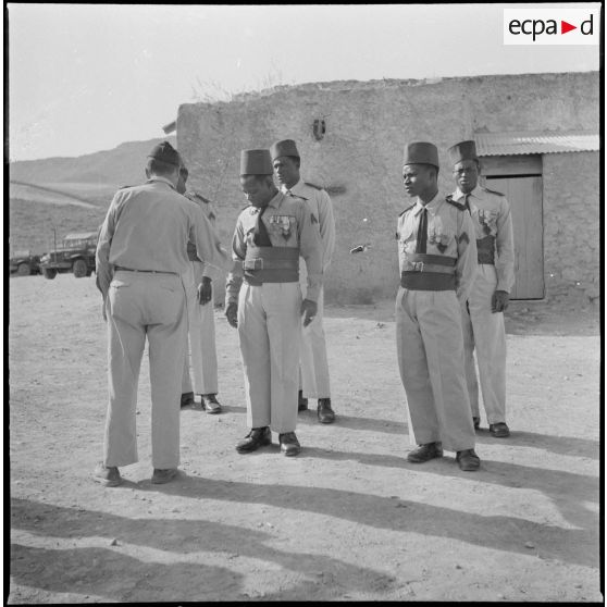 Visite au 5e RTS à Nedroma. [Description en cours]