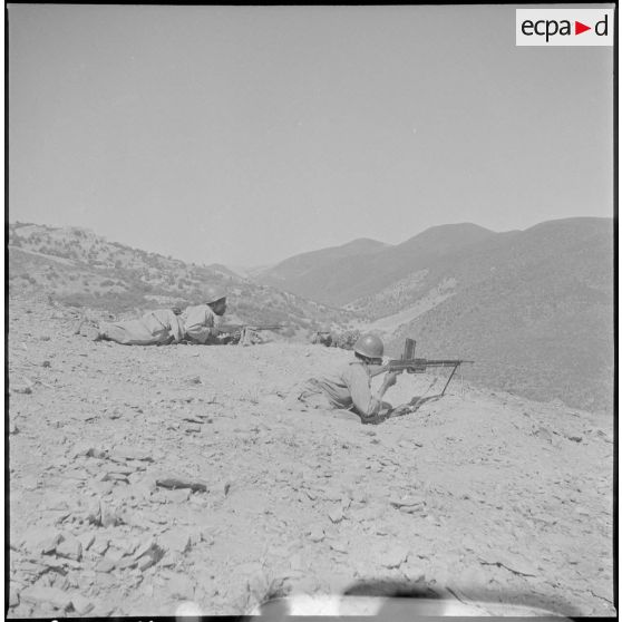 Visite au 5e RTS à Nedroma. [Description en cours]