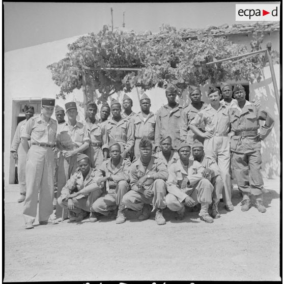 Visite au 5e RTS à Nedroma. [Description en cours]