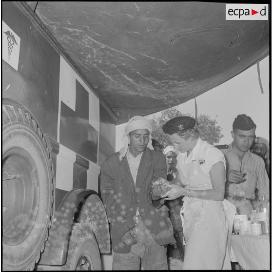 Assistance médicale gratuite (AMG) sur le marché de Masqueray. [Description en cours]