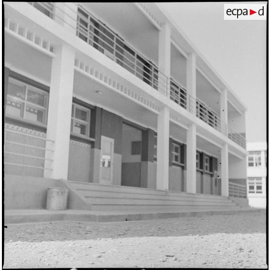 Présentation de l'école militaire préparatoire nord-africaine (EMPNA) de Koléa. [Description en cours]