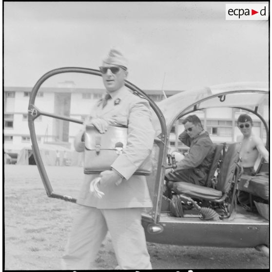 Prise d'armes du 14e RCP. [Description en cours]