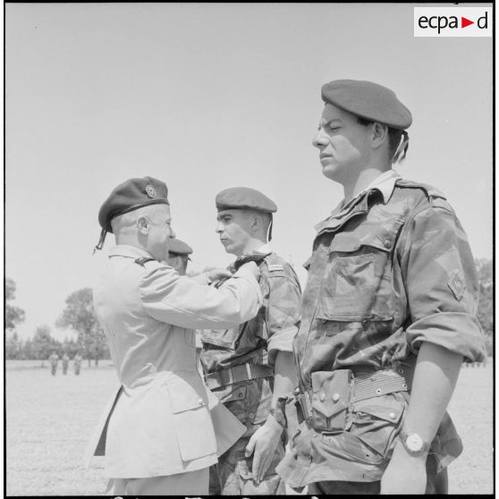 Prise d'armes du 14e RCP. [Description en cours]