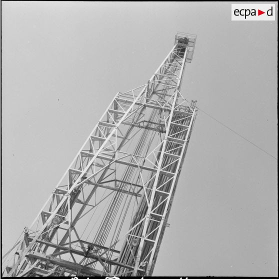 Le 2/1er RAC et les pistes sahariennes à Hassi-Messaoud. [Description en cours]