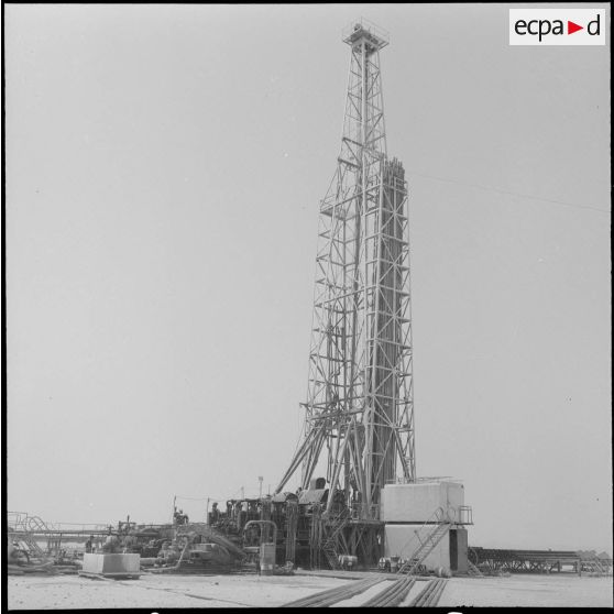 Le 2/1er RAC et les pistes sahariennes à Hassi-Messaoud. [Description en cours]