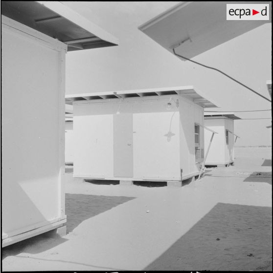 Le 2/1er RAC et les pistes sahariennes à Hassi-Messaoud. [Description en cours]