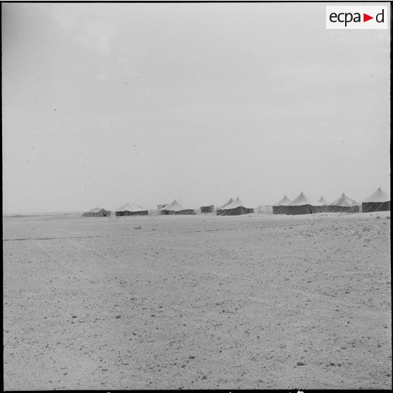 Le 2/1er RAC et les pistes sahariennes à Hassi-Messaoud. [Description en cours]