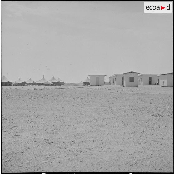 Le 2/1er RAC et les pistes sahariennes à Hassi-Messaoud. [Description en cours]