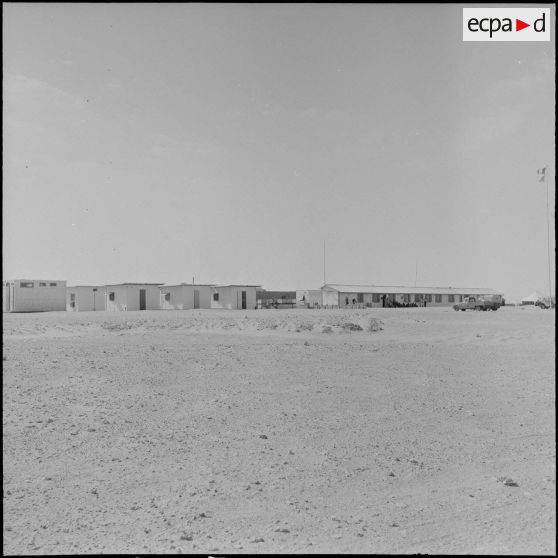 Le 2/1er RAC et les pistes sahariennes à Hassi-Messaoud. [Description en cours]