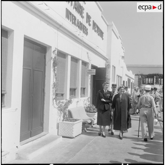Réception au centre militaire de détente interarmées de la comtesse du Luart et de madame la maréchale de Lattre. [Description en cours]