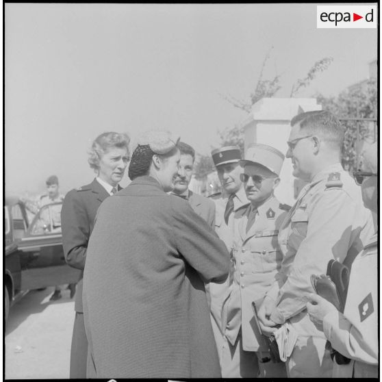 Réception au centre militaire de détente interarmées de la comtesse du Luart et de madame la maréchale de Lattre. [Description en cours]
