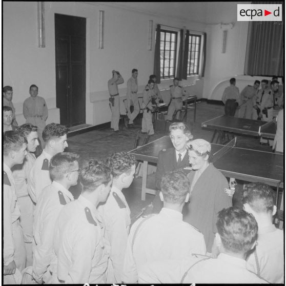 Réception au centre militaire de détente interarmées de la comtesse du Luart et de madame la maréchale de Lattre. [Description en cours]