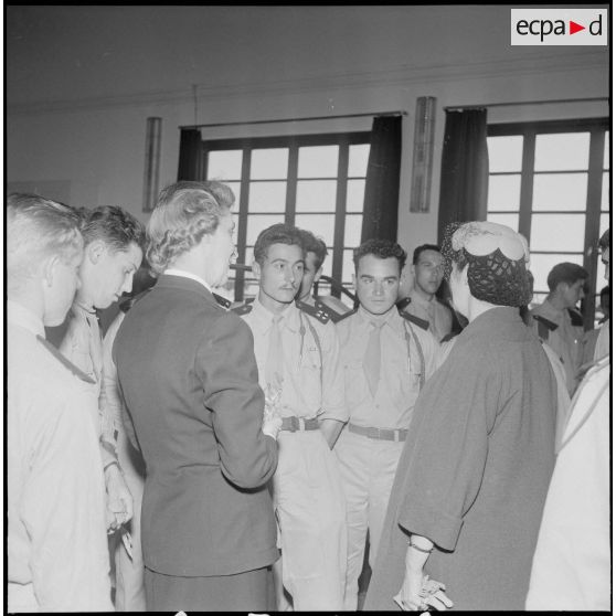 Réception au centre militaire de détente interarmées de la comtesse du Luart et de madame la maréchale de Lattre. [Description en cours]