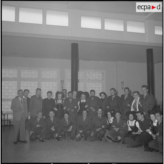 L'association des Alsaciens-Lorrains reçoit à déjeuner des soldats originaires de ces départements. [Description en cours]