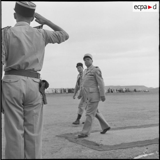 L'association des Alsaciens-Lorrains reçoit à déjeuner des soldats originaires de ces départements. [Description en cours]