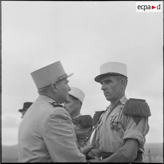 L'association des Alsaciens-Lorrains reçoit à déjeuner des soldats originaires de ces départements. [Description en cours]