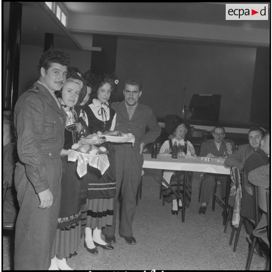 L'association des Alsaciens-Lorrains reçoit à déjeuner des soldats originaires de ces départements. [Description en cours]