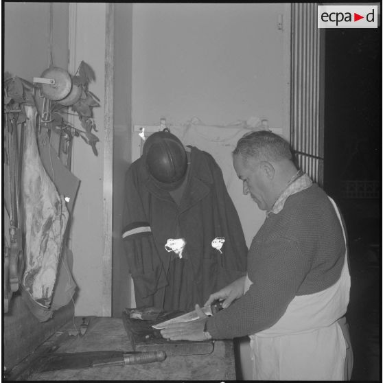 Vie quotidienne de soldats de la territoriale à Douera. [Description en cours]