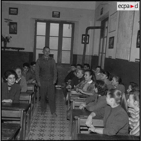 Vie quotidienne de soldats de la territoriale à Douera. [Description en cours]