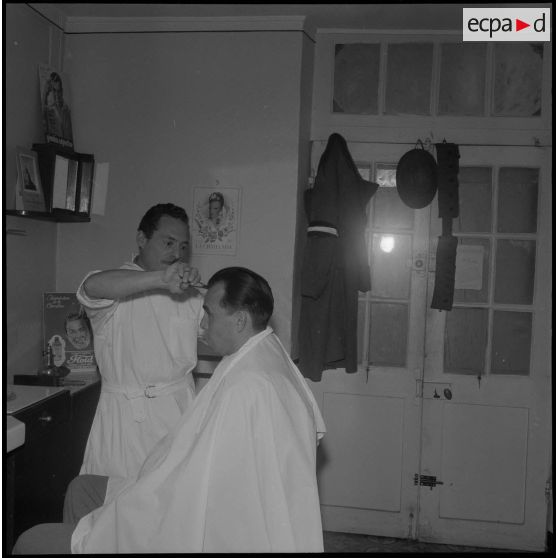 Vie quotidienne de soldats de la territoriale à Douera. [Description en cours]