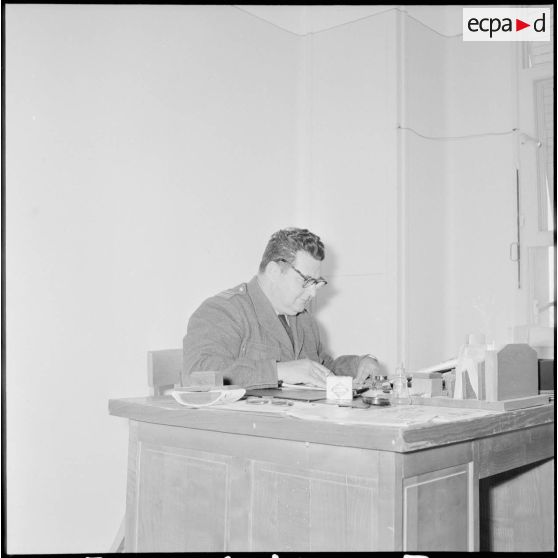 Visite en Kabylie de Max Lejeune, secrétaire d'Etat aux armées. [Description en cours]