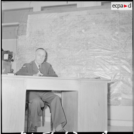 Visite en Kabylie de Max Lejeune, secrétaire d'Etat aux armées. [Description en cours]