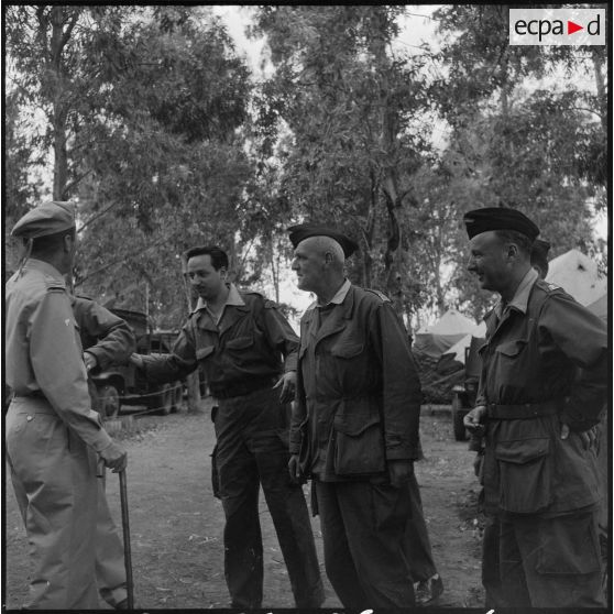 Le 2e bataillon de la 121e compagnie de commandement d'appui et des services. [Description en cours]