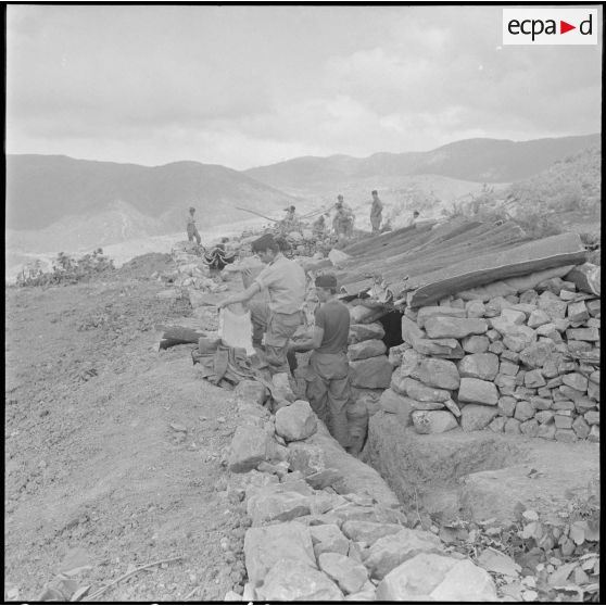 Le 2e bataillon de la 121e compagnie de commandement d'appui et des services. [Description en cours]