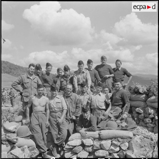 Le 2e bataillon de la 121e compagnie de commandement d'appui et des services. [Description en cours]