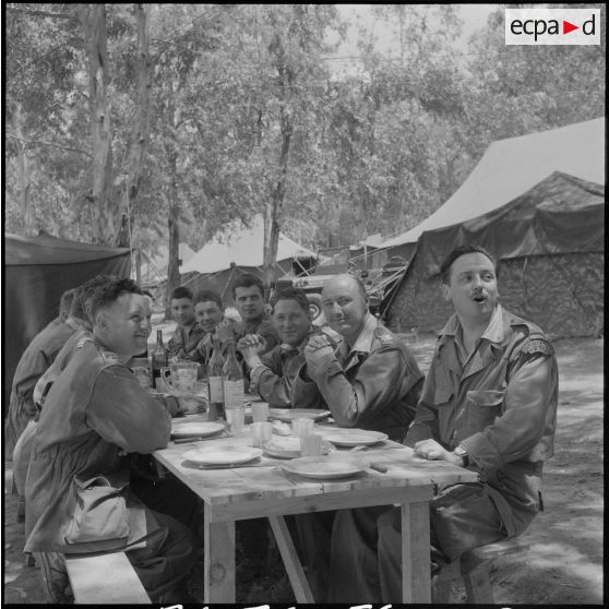 Le 2e bataillon de la 121e compagnie de commandement d'appui et des services. [Description en cours]