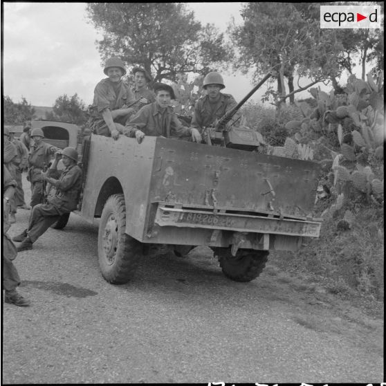 Le 2e bataillon de la 121e compagnie de commandement d'appui et des services. [Description en cours]