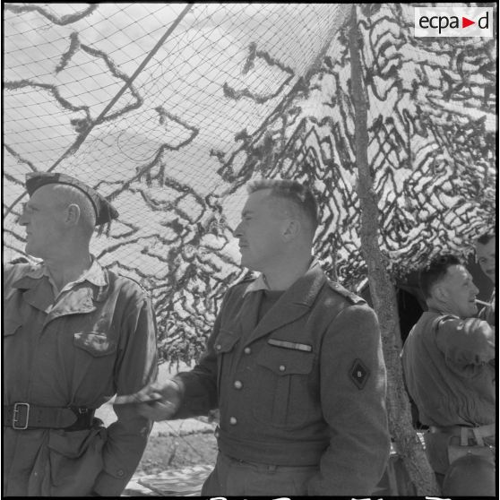 Le 2e bataillon de la 121e compagnie de commandement d'appui et des services. [Description en cours]