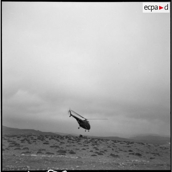 Opération héliportée à Rhoufi Bariane dans les Aurès. [Description en cours]