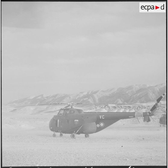 Opération héliportée à Rhoufi Bariane dans les Aurès. [Description en cours]
