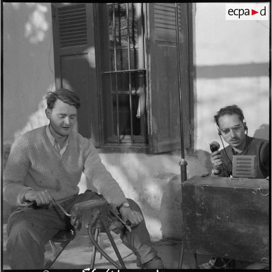 Compagnie rurale à Raymond Poincaré composée de réservistes du 53e BTA. [Description en cours]