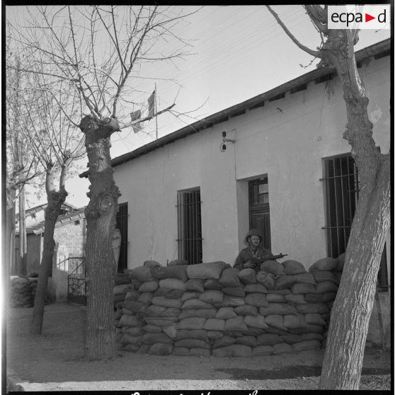 Compagnie rurale à Raymond Poincaré composée de réservistes du 53e BTA. [Description en cours]