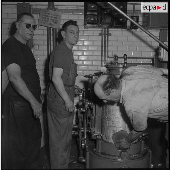 Fabrication du journal Le Bled à la SNEP à Alger. [Description en cours]