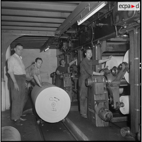 Fabrication du journal Le Bled à la SNEP à Alger. [Description en cours]