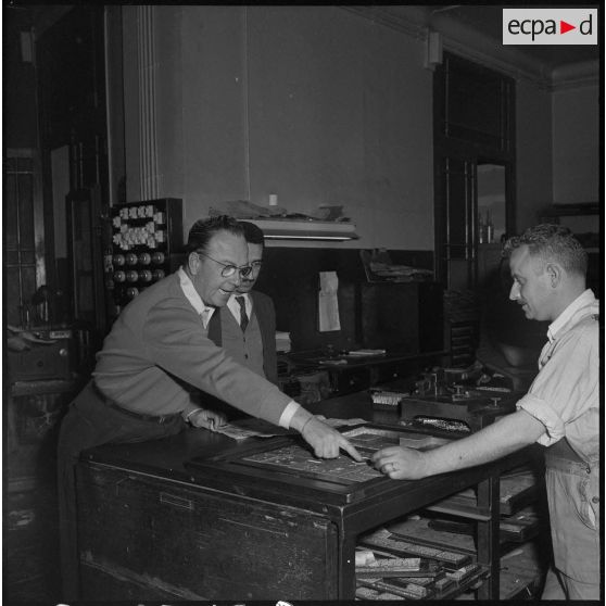 Fabrication du journal Le Bled à la SNEP à Alger. [Description en cours]