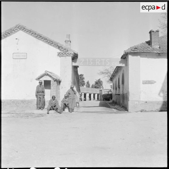 Le 2/13e RTS (2e bataillon du 13e régiment de tirailleurs sénégalais) en opération. [Description en cours]