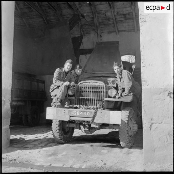 Le 2/13e RTS (2e bataillon du 13e régiment de tirailleurs sénégalais) en opération. [Description en cours]