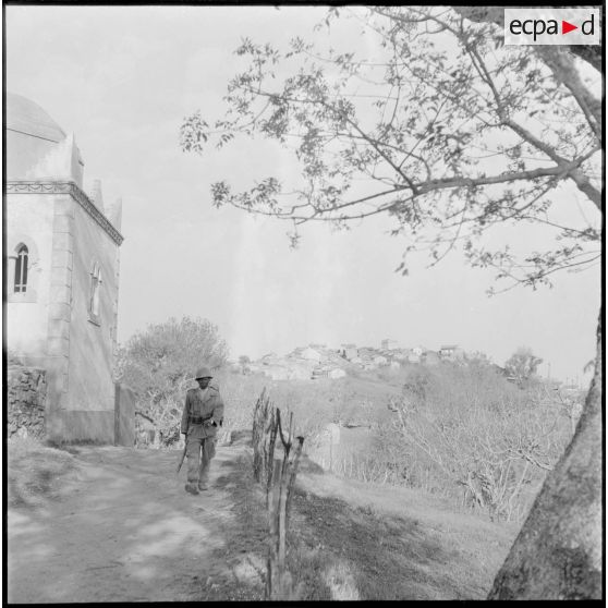 Le 2/13e RTS (2e bataillon du 13e régiment de tirailleurs sénégalais) en opération. [Description en cours]