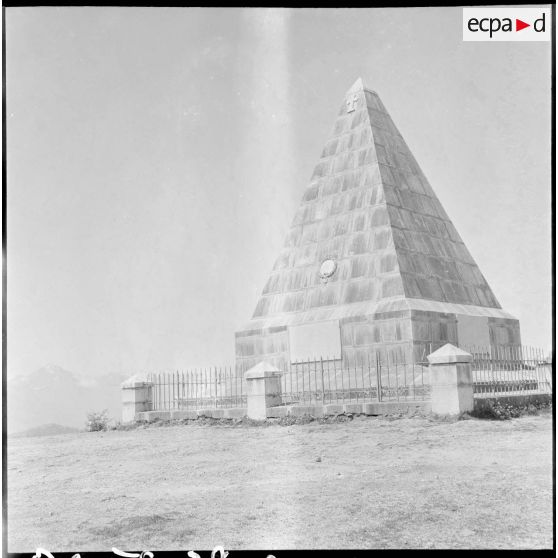 Le 2/13e RTS (2e bataillon du 13e régiment de tirailleurs sénégalais) en opération. [Description en cours]