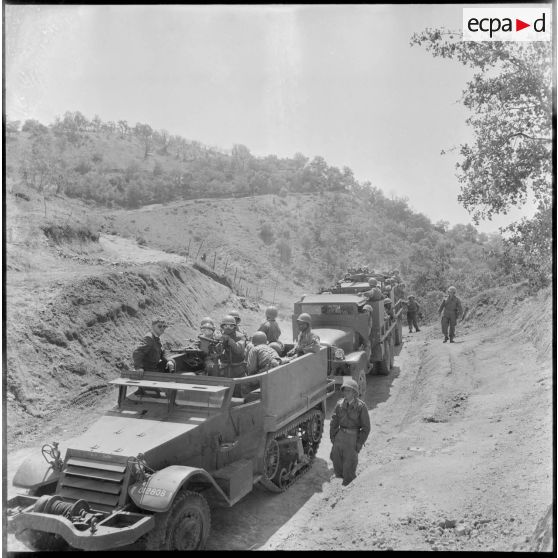 Le 2/13e RTS (2e bataillon du 13e régiment de tirailleurs sénégalais) en opération. [Description en cours]