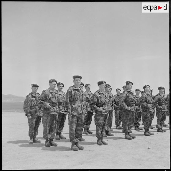 Vie quotidienne d'un escadron de reconnaissance. [Description en cours]