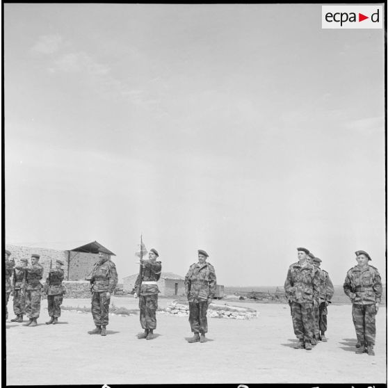 Vie quotidienne d'un escadron de reconnaissance. [Description en cours]