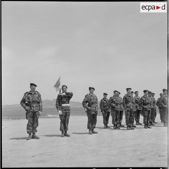 Vie quotidienne d'un escadron de reconnaissance. [Description en cours]