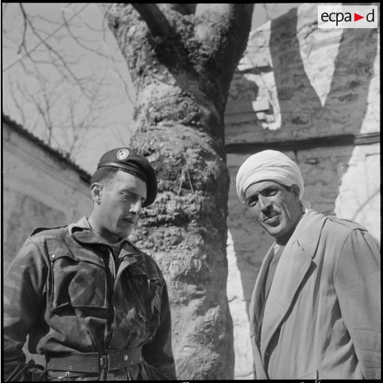 Vie quotidienne d'un escadron de reconnaissance. [Description en cours]