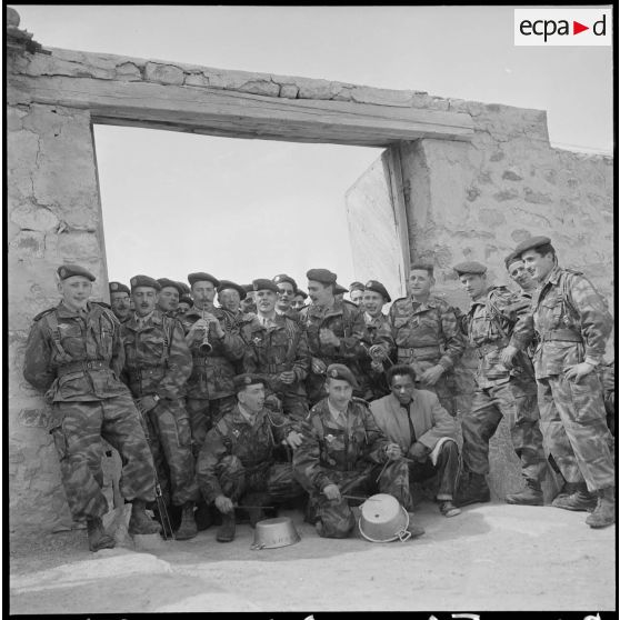 Vie quotidienne d'un escadron de reconnaissance. [Description en cours]