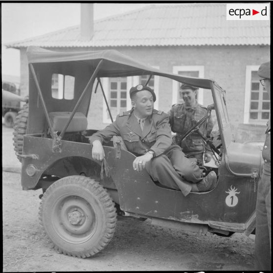 Vie quotidienne d'un escadron de reconnaissance. [Description en cours]